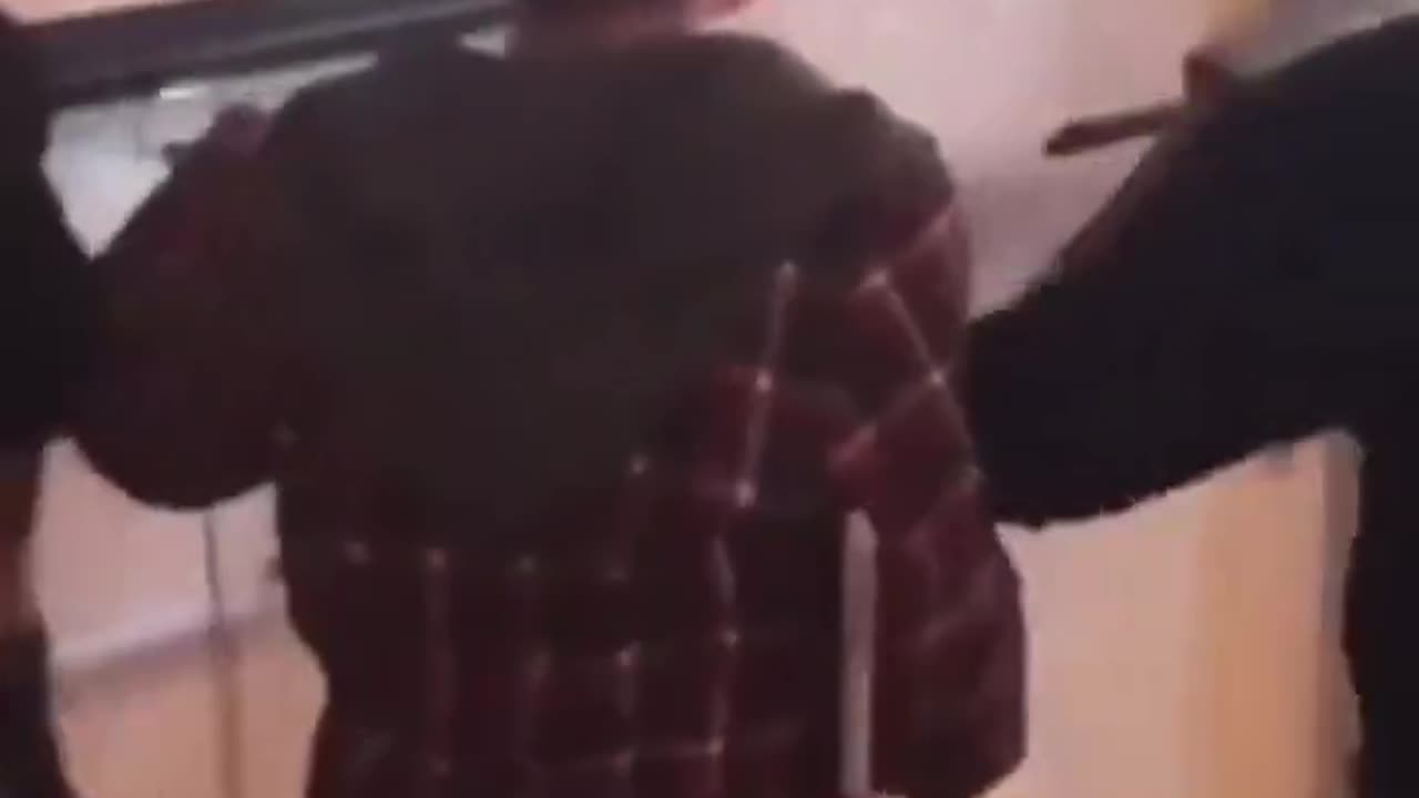 Boy defends himself after getting slapped by a girl