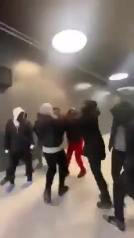 This Man Fights Off 20 People