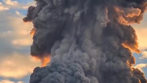Spectacular footage of the eruption of the Skurujima volcano on the island of