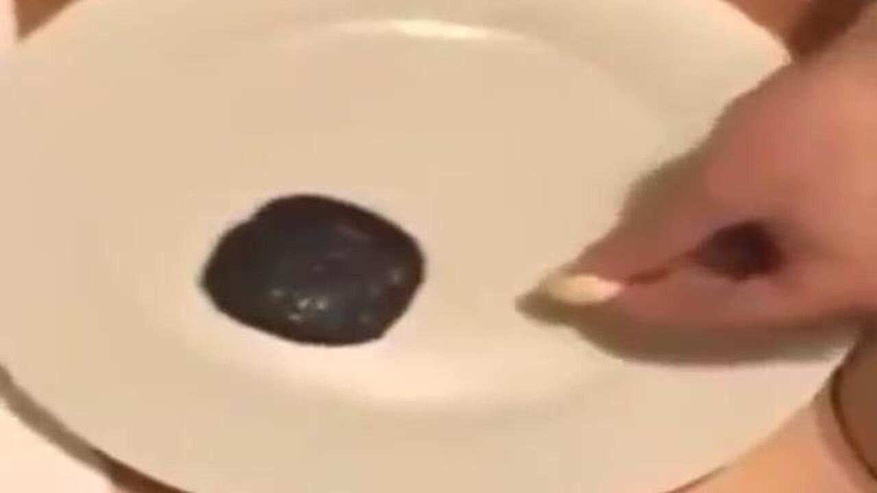 How GRAPHENE OXIDE reacts to GARLIC & GOLD