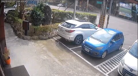 Sinkhole Swallows Car in Taiwan