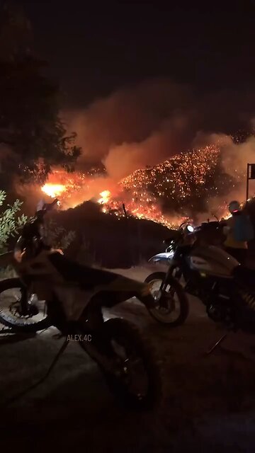 🚨 🇺🇸 DOCUMENTING THE INFERNO: Citizens Brave LA Fires on Bikes