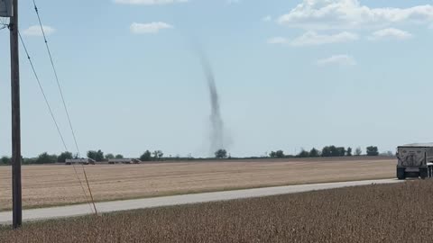 Huge Dust Devil in Central Illinois