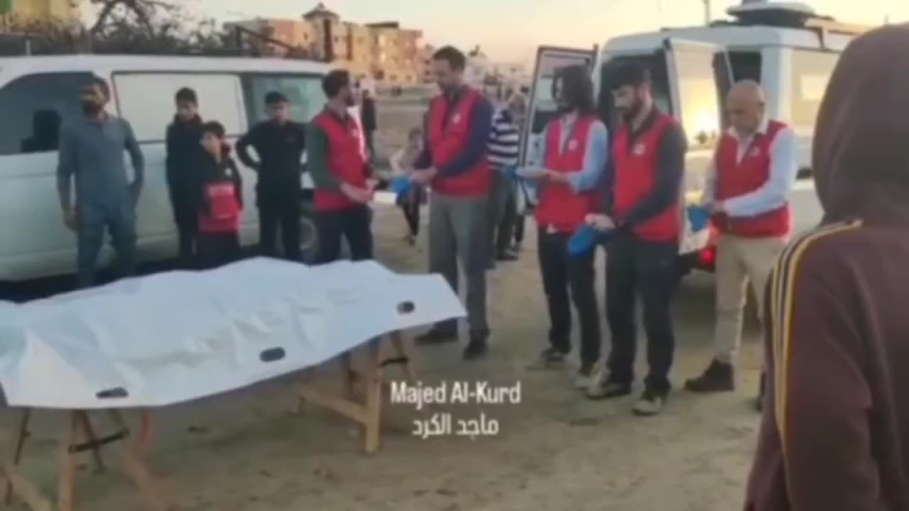 The "ceremony" in the Gaza Strip: the terrorists documented the transfer of the kidnapped hostage.