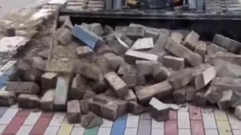 Donald Trump mandou destruir uma rua com as cores do movimento LGTVHDMI4K+