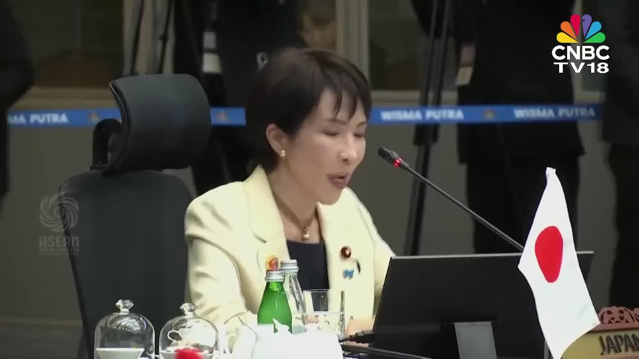 Japan's New Prime Minister Sanae Takaichi Gets a Warm Reception at ASEAN Summit in Malaysia