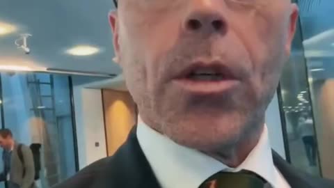 Jorge Buxadé critica al PP por su ausencia en el debate sobre independencia judicial en España