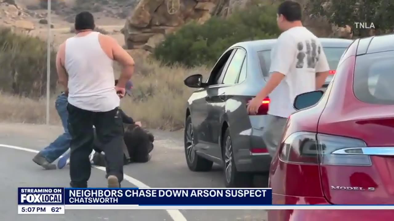 Chatsworth neighbors see man trying to start fire_ chase him down