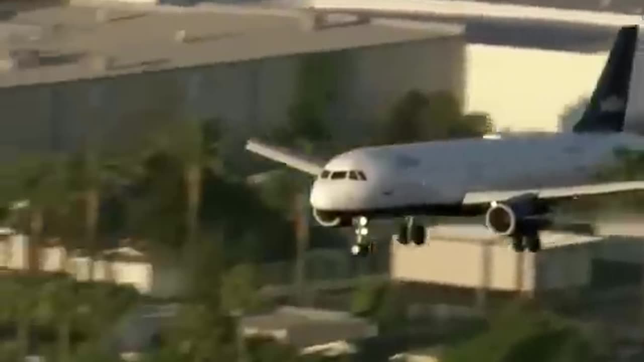 Crazy Plane Landing