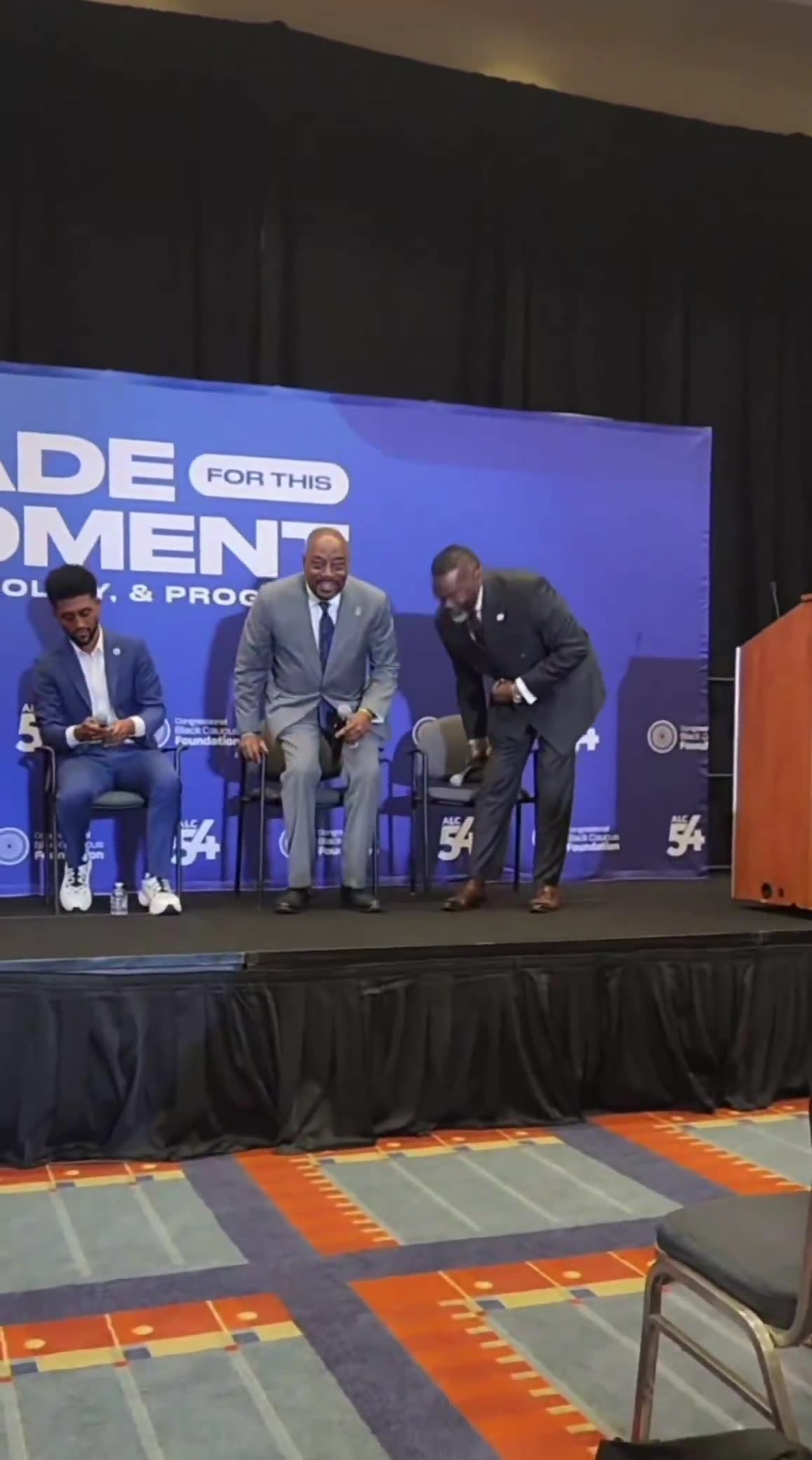 Chicago Mayor Brandon Johnson gets loudly BOOed on stage at the Congressional Black Caucus