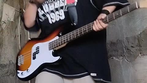 Chica bailando SOAD