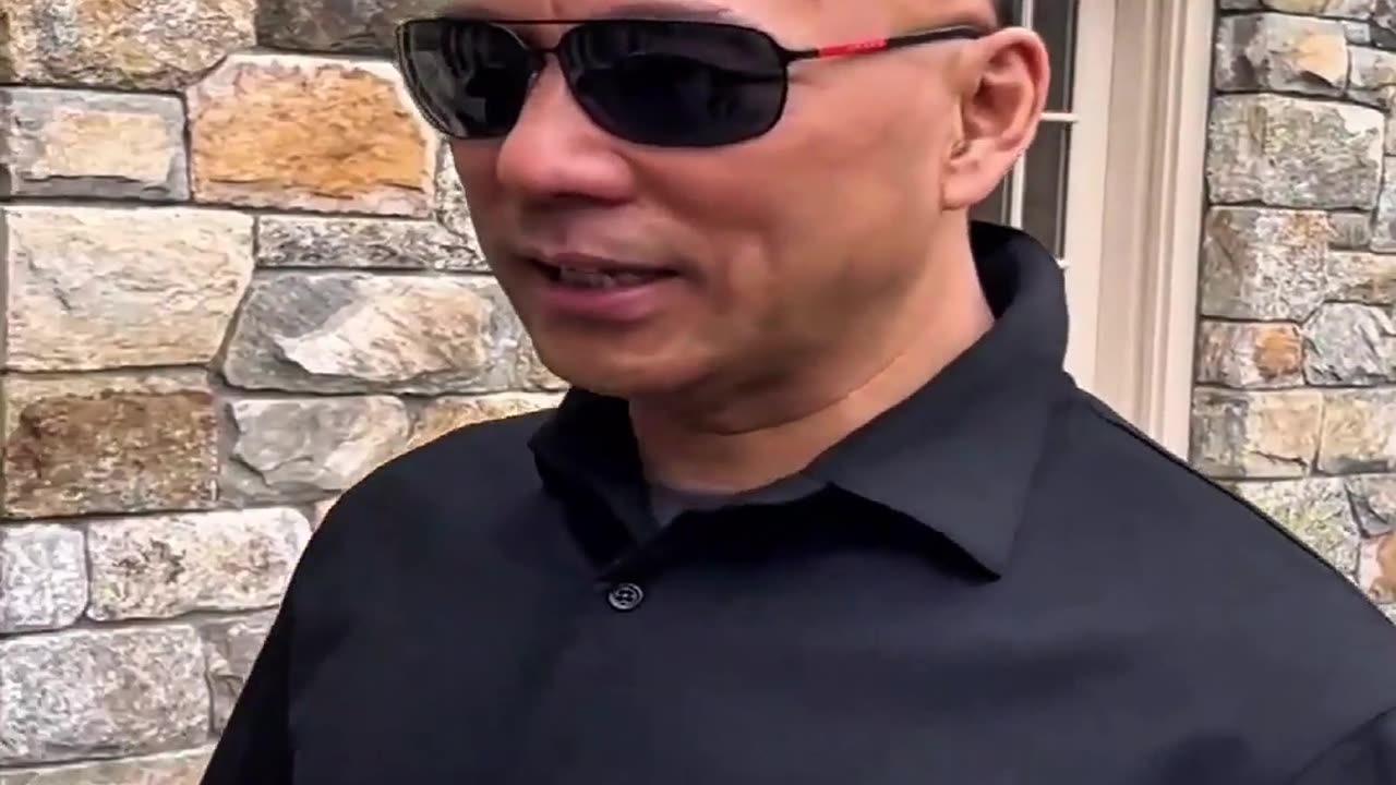 20221025文贵先生GETTR¹: #习近平 去哪里?京西宾馆开解放军会,两个拥护、两个绝对。让上海、广东、天津人知道习家党厉害。 #李克强 永坚决拥护习主席党中央; #胡春华 新老常委纷纷表态