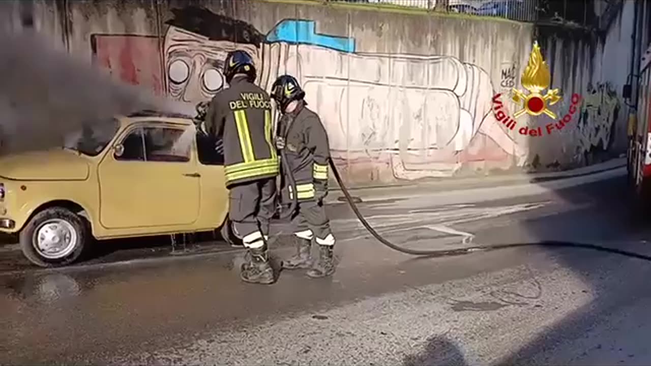 Pieve di Campo (Perugia) - Fiat 500 'storica' in fiamme (07.03.25)