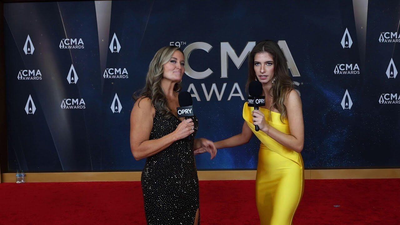 LIVE from The 59th Annual CMA Awards Red Carpet