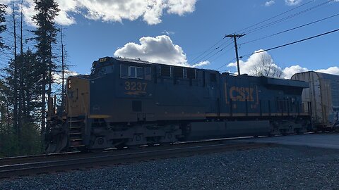 CSX Train engines 3237 and 3308 give us a horn salute