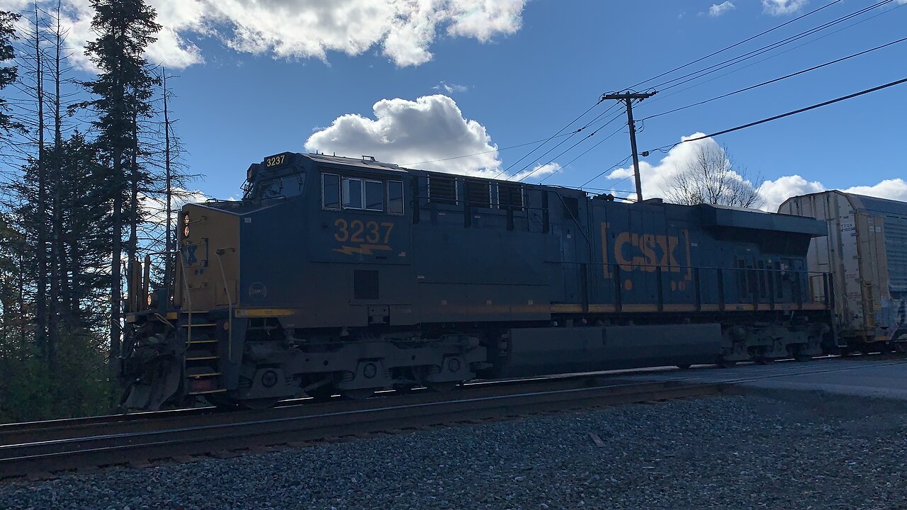CSX Train engines 3237 and 3308 give us a horn salute