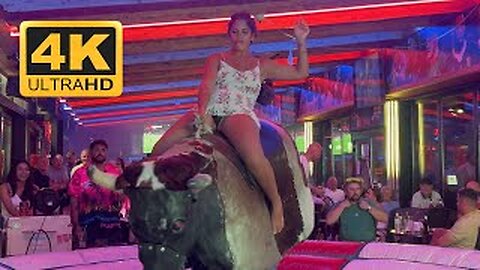 😍 Bold Girl on a Bull | Mechanical Bull Riding | Bull Riding in Benidorm