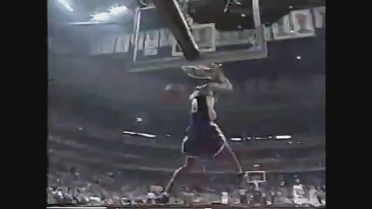 Kobe Bryant 21 Points 5 Ast 5 Stl @ Bulls, 1999-2000.