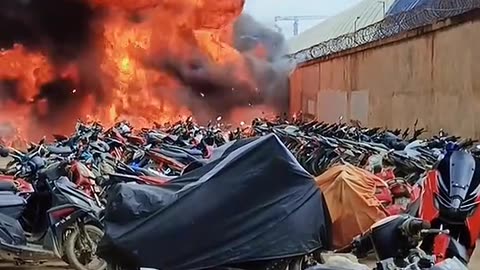 a motorbike parking lot caught fire, many motorbikes were burned down