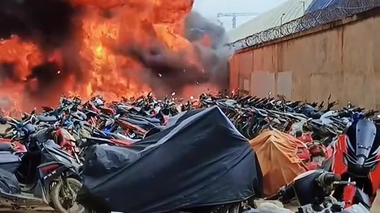 a motorbike parking lot caught fire, many motorbikes were burned down