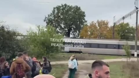 🚂🇺🇦🚫 Ukrzaliznytsia stopped three long-distance trains this morning due to reports