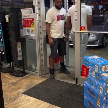 Man stops Modelo beer theft at Circle K in Houston Texas