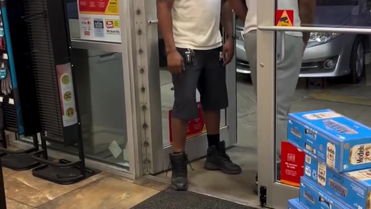 Man stops Modelo beer theft at Circle K in Houston Texas