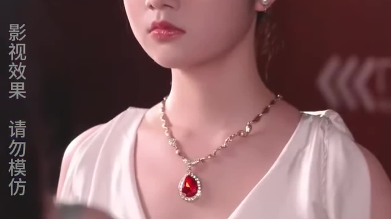 Chàng trai không ngờ khi trang điểm xong vợ mình lại xinh đẹp đến vậy