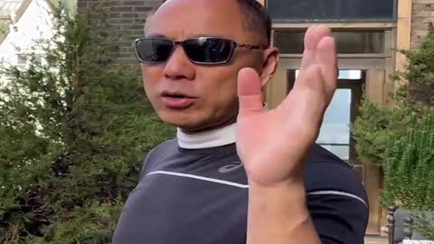 20221104文贵先生GETTR¹： #全球市场：违约率跟金融危机几乎永远关联，失业率永远在经济危机后面。股市还竟然能操作阿里巴巴腾讯，割韭菜拔韭菜根！