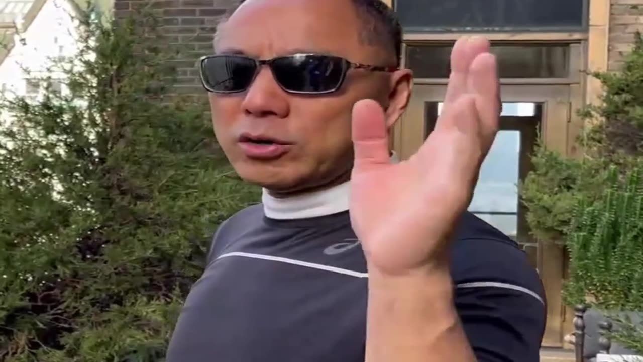 20221104文贵先生GETTR¹： #全球市场：违约率跟金融危机几乎永远关联，失业率永远在经济危机后面。股市还竟然能操作阿里巴巴腾讯，割韭菜拔韭菜根！