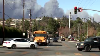 Smoke clouds roll in as new wildfire breaks out in California