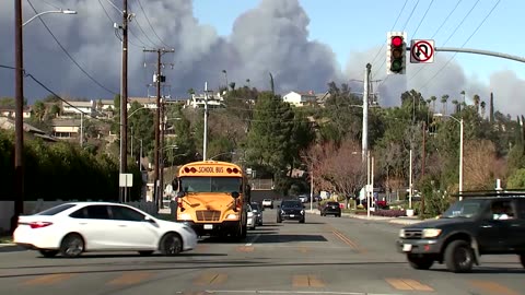 Smoke clouds roll in as new wildfire breaks out in California