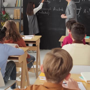 Οι Τίτλοι της Ημέρας σε 60" από το VoiceNews.Gr Παρασκευή 14/11/2025