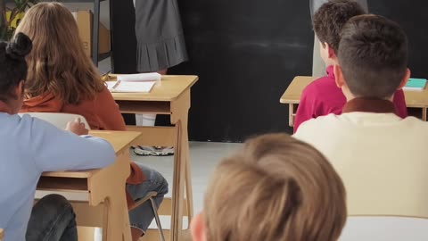 Οι Τίτλοι της Ημέρας σε 60" από το VoiceNews.Gr Παρασκευή 14/11/2025