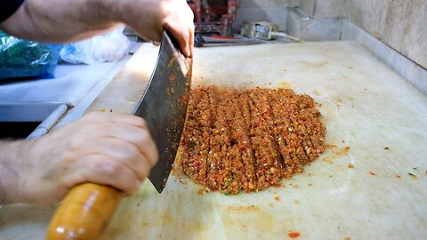 The Most Delicious Turkish Street Food: Turkish Pizza (Lahmacun) | Best Istanbul Street Food