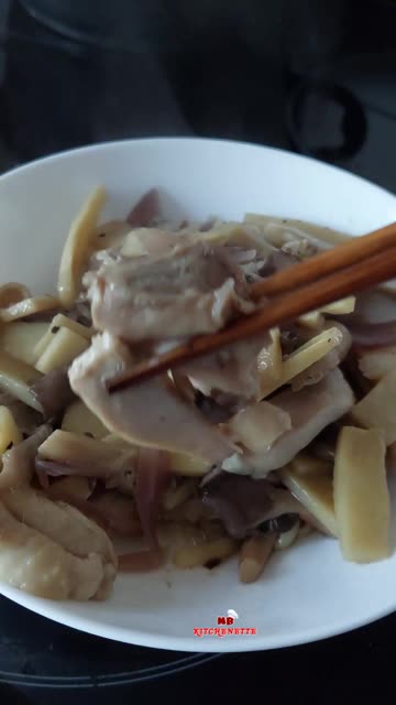 Stir fry chicken mushrooms bamboo shoots. #viral #shorts #cooking #food #foryou