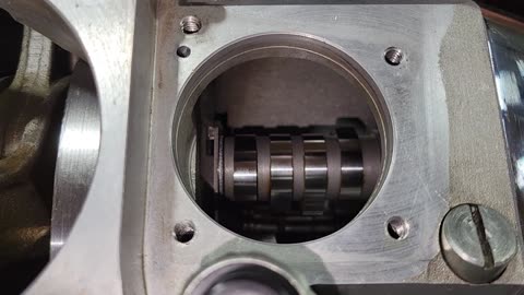 1984 - 1991 Harley Davidson Evolution engine rebuild Part 5, Assemble left case & cam & pinion