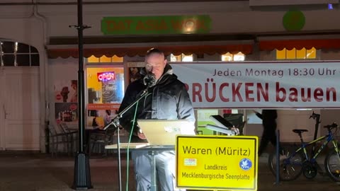 Waren (Müritz) - Thomas mit der Eröffnung der Kundgebung 03-02-2025