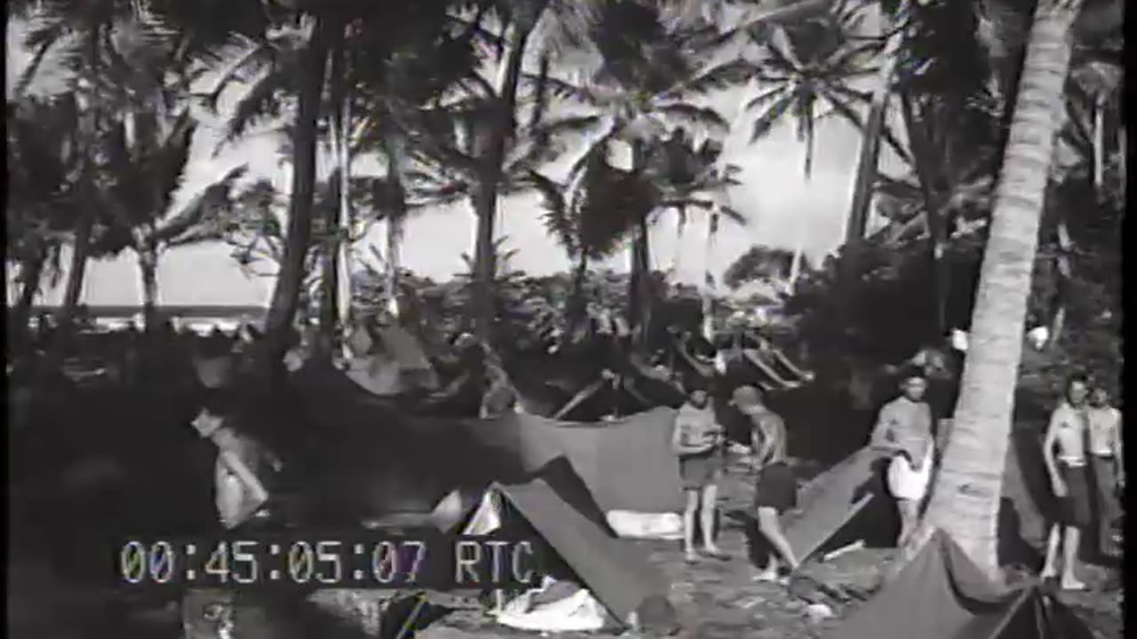 LANDING OF SUPPLIES... - LANDING OF SUPPLIES CAMP CONSTRUCTION, AIRFIELD, MARSHALL IS - 428-npc-1478