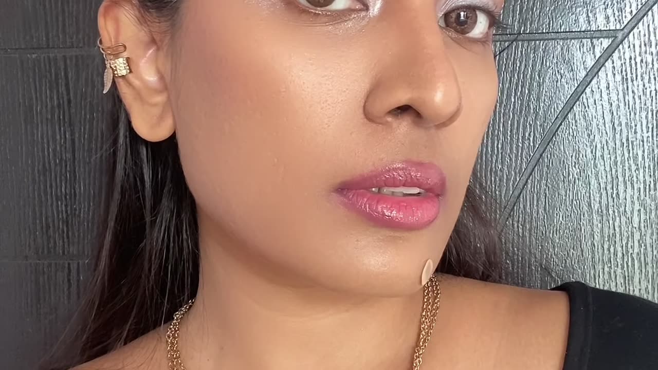Baby blue eyeshadow tutorial #blueeyemakeuplook #gigihadidmakeup