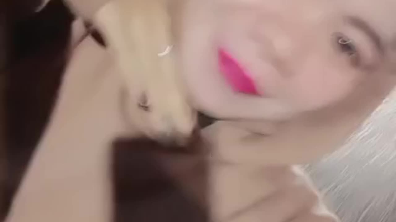 Many beautiful stories when walking with your girlfriend at night