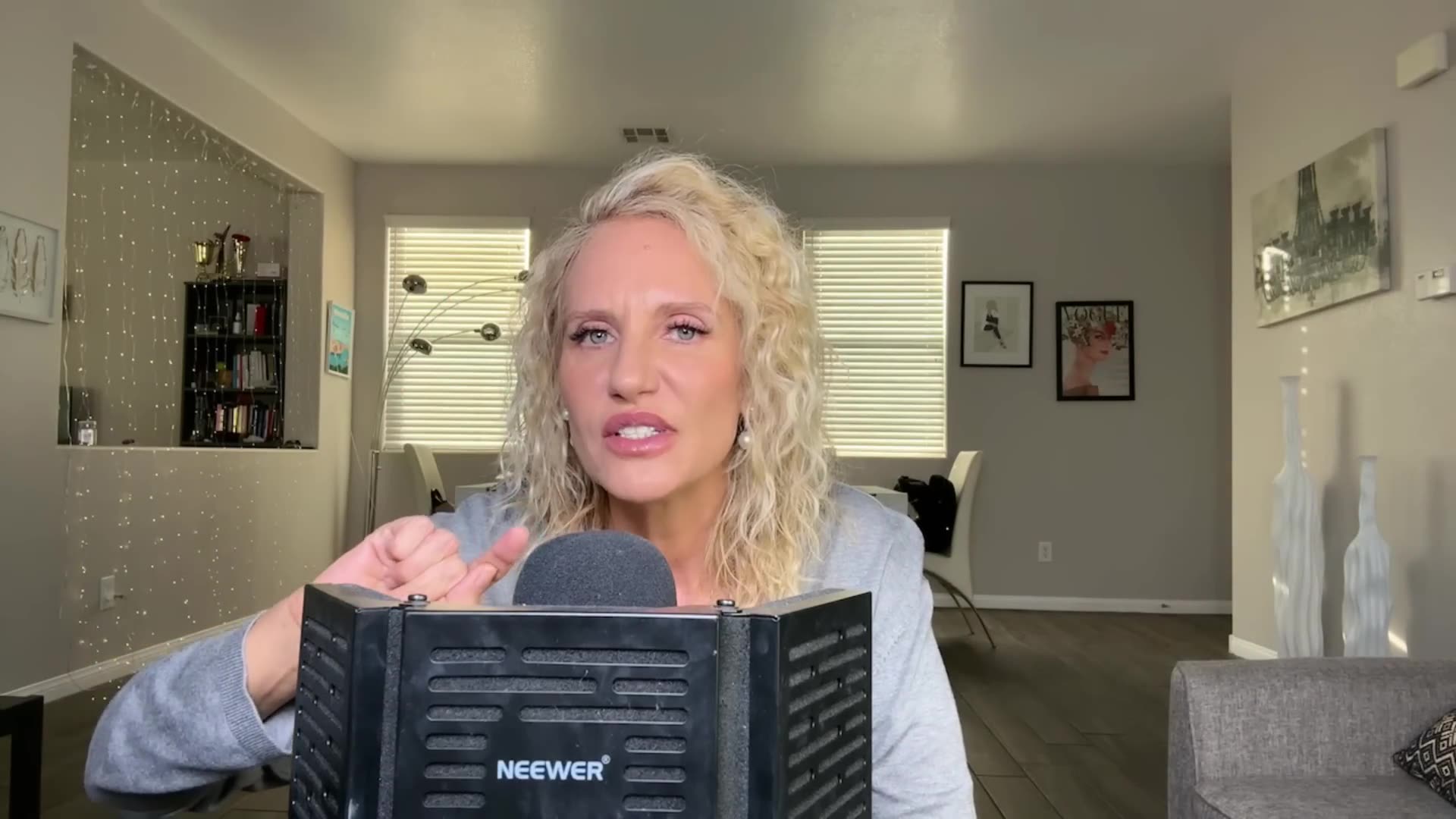 Boue Vivante, Pyramide Secrète, Toile Géante : Coïncidence ?