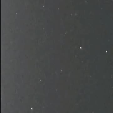 Un Flash Poderoso en el Cielo Nocturno – El Fascinante Fenómeno Luci que Nunca Olvidarás