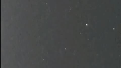 Un Flash Poderoso en el Cielo Nocturno – El Fascinante Fenómeno Luci que Nunca Olvidarás