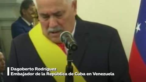 Embajador de Cuba en Venezuela recibe condecoración por parte de Nicolás Maduro