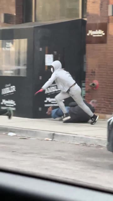 Man is assaulted and held at gunpoint during daytime robbery in Chicago’s Fulton Market.
