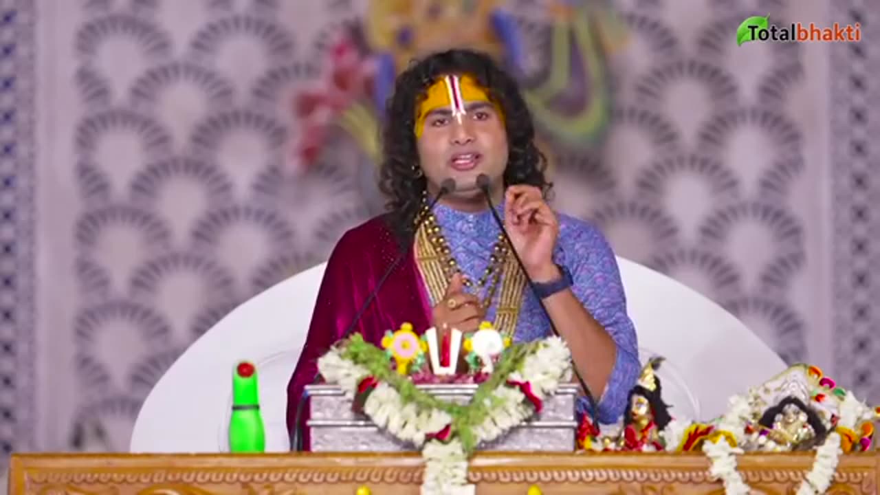 श्री अनिरुद्धाचार्य जी महाराज. हमारे कर्म हमे दुःख देते हैं