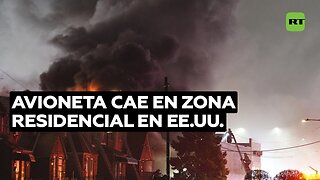 Una avioneta cae en zona residencial en EE.UU. y causa un gran incendio