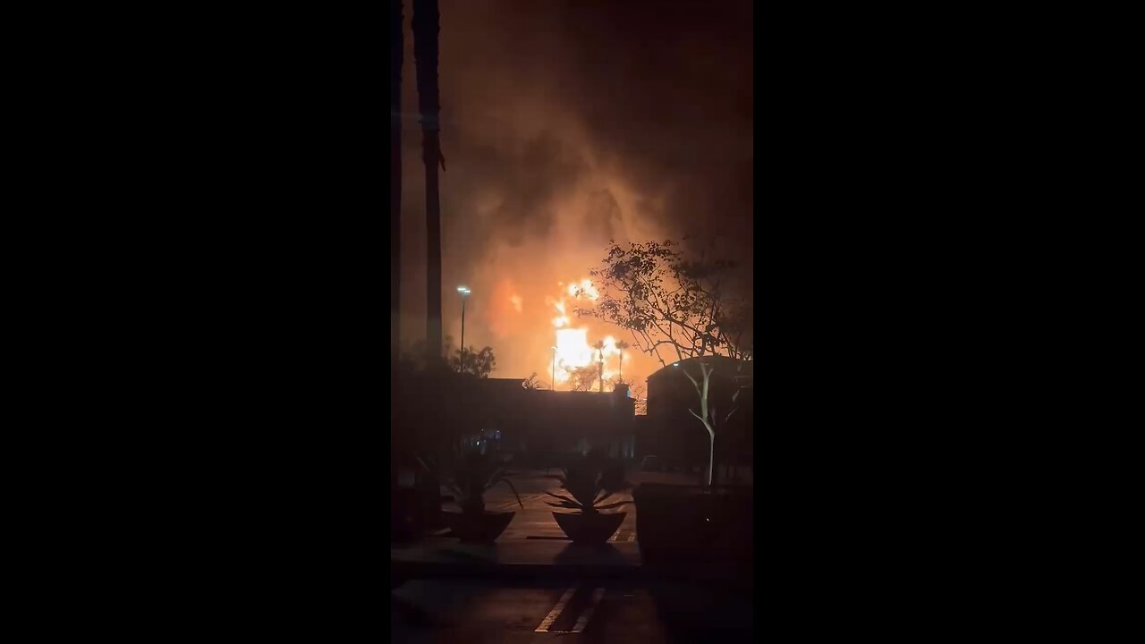 Massive explosion and fire reported at Chevron refinery in El Segundo, California