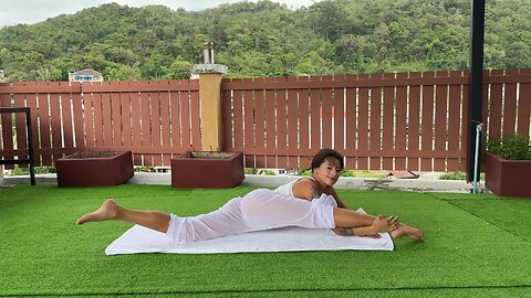Deep Yoga Stretch with Maddy 😻 Anna Delos